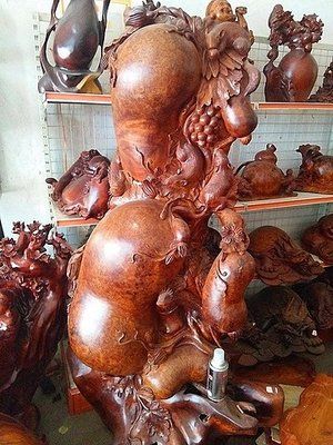 2018浦寨邊貿(mào)市場(chǎng)繁榮，紅木家具工藝品熱銷(xiāo)成亮點(diǎn)